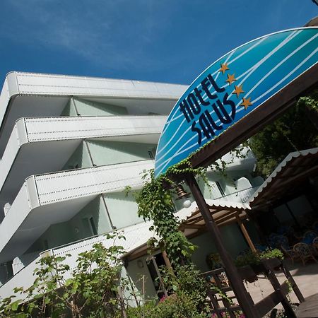 萨鲁思酒店 利尼亚诺萨比亚多罗 外观 照片